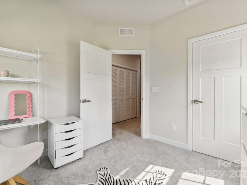 3222 Beeler Lane, Charlotte, NC 28208.  MLS# CAR4294344, YatesRealty ID 33328. 