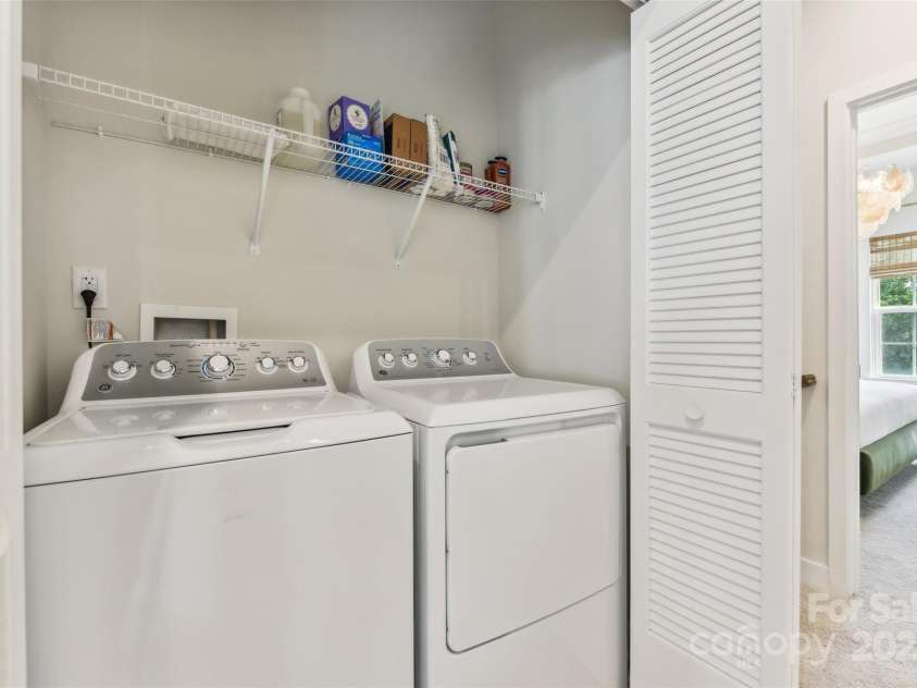 3222 Beeler Lane, Charlotte, NC 28208.  MLS# CAR4294344, YatesRealty ID 33328. 