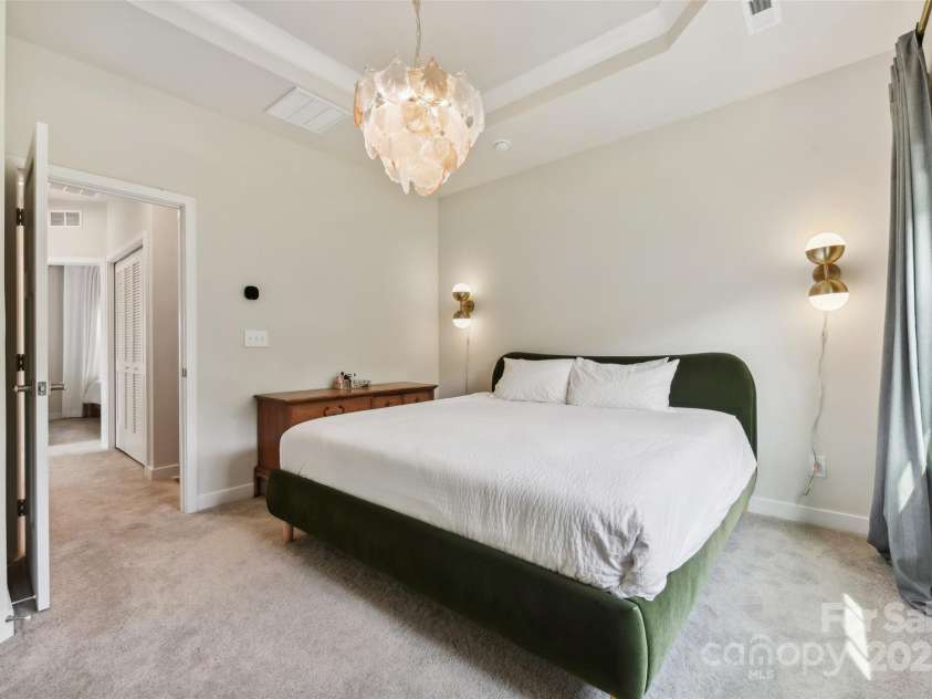 3222 Beeler Lane, Charlotte, NC 28208.  MLS# CAR4294344, YatesRealty ID 33328. 