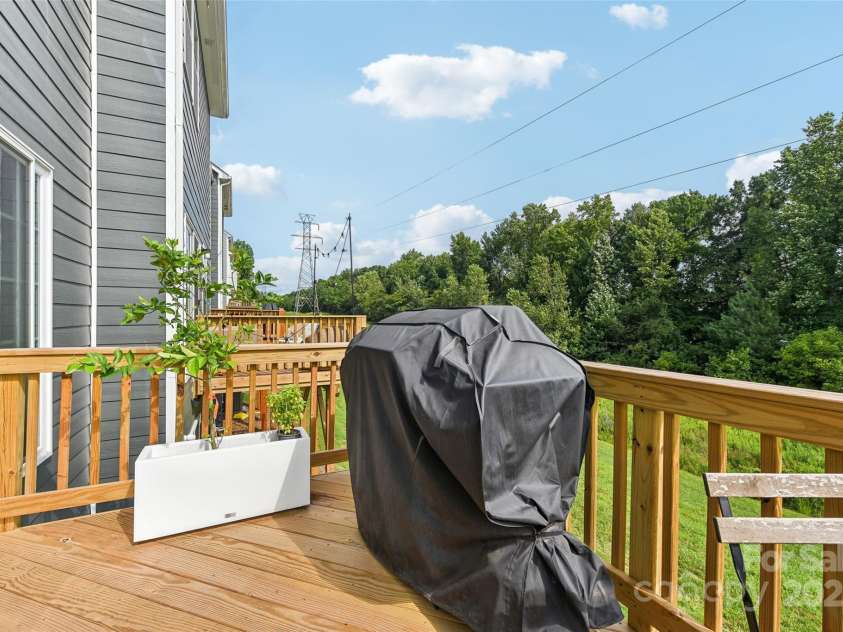 3222 Beeler Lane, Charlotte, NC 28208.  MLS# CAR4294344, YatesRealty ID 33328. 