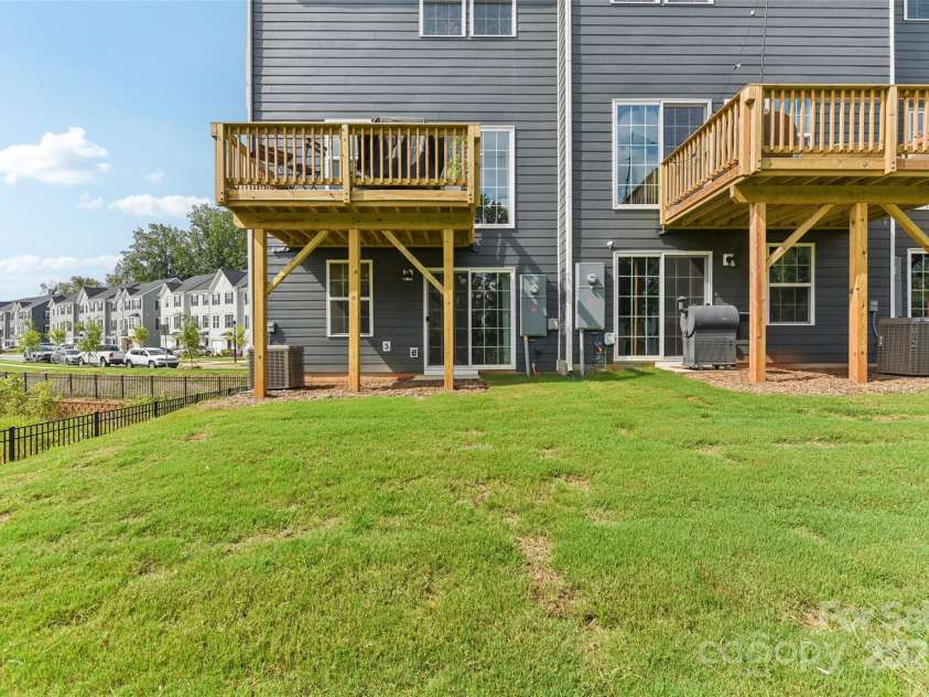 3222 Beeler Lane, Charlotte, NC 28208.  MLS# CAR4294344, YatesRealty ID 33328. 