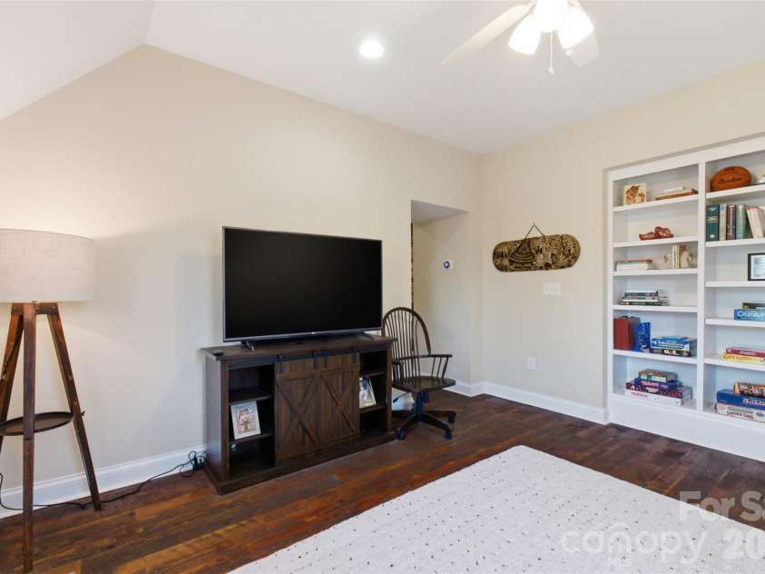 425 Bridlepath Trail, Davidson, NC 28036.  MLS# CAR4384484, YatesRealty ID 33328. 2nd Level Loft