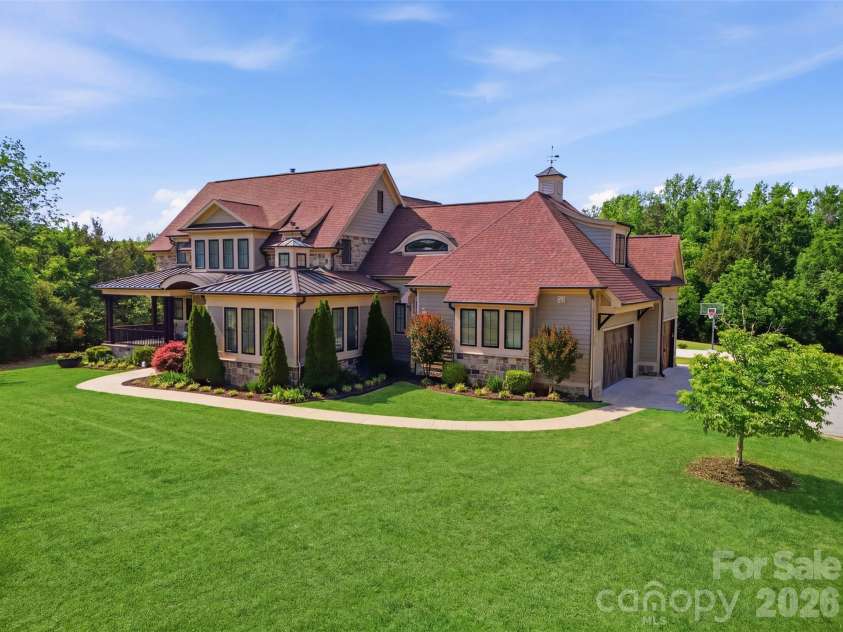 425 Bridlepath Trail, Davidson, NC 28036.  MLS# CAR4384484, YatesRealty ID 33328. 