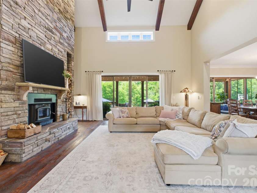 425 Bridlepath Trail, Davidson, NC 28036.  MLS# CAR4384484, YatesRealty ID 33328. Great Room