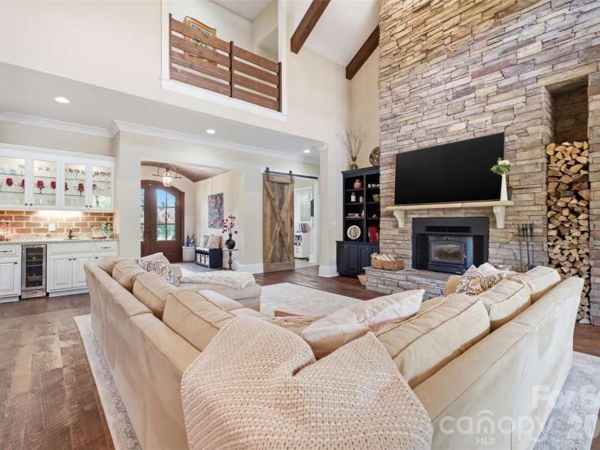 425 Bridlepath Trail, Davidson, NC 28036.  MLS# CAR4384484, YatesRealty ID 33328. Great Room