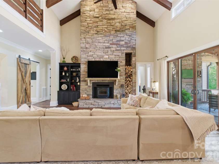 425 Bridlepath Trail, Davidson, NC 28036.  MLS# CAR4384484, YatesRealty ID 33328. Great Room