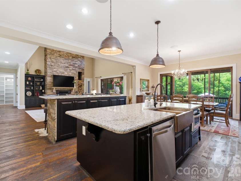 425 Bridlepath Trail, Davidson, NC 28036.  MLS# CAR4384484, YatesRealty ID 33328. Kitchen
