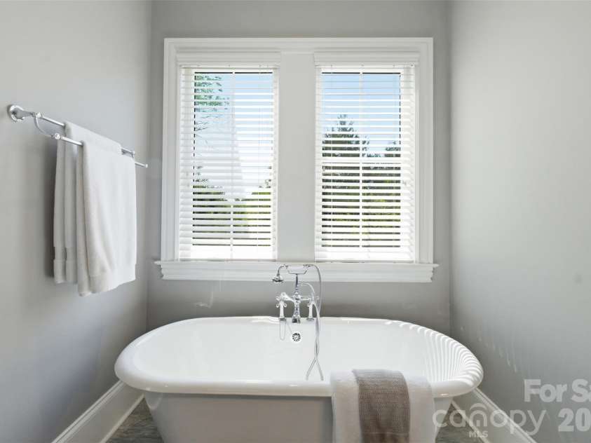 425 Bridlepath Trail, Davidson, NC 28036.  MLS# CAR4384484, YatesRealty ID 33328. Master Bathroom