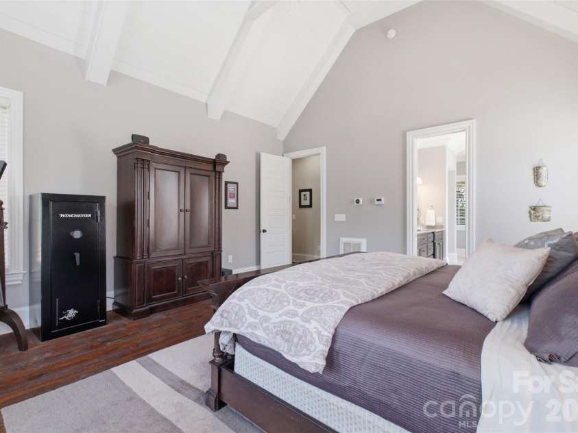 425 Bridlepath Trail, Davidson, NC 28036.  MLS# CAR4384484, YatesRealty ID 33328. Master Bedroom