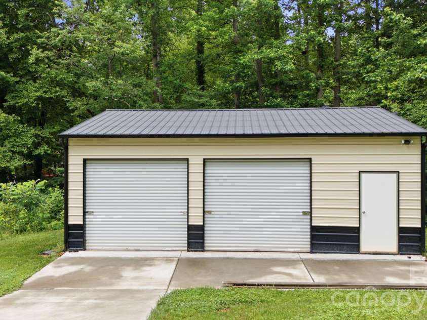 190 Meadow Glen Drive, Troutman, NC 28166.  MLS# CAR4385306, YatesRealty ID 33329. 