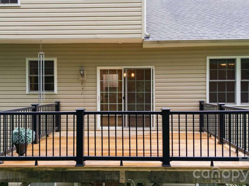 190 Meadow Glen Drive, Troutman, NC 28166.  MLS# CAR4385306, YatesRealty ID 33329. 