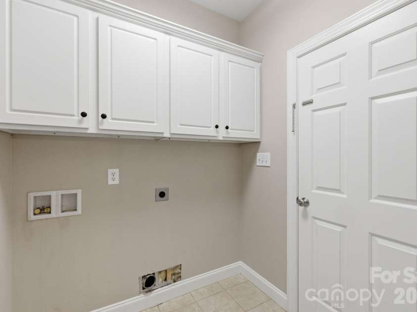 190 Meadow Glen Drive, Troutman, NC 28166.  MLS# CAR4385306, YatesRealty ID 33329. 