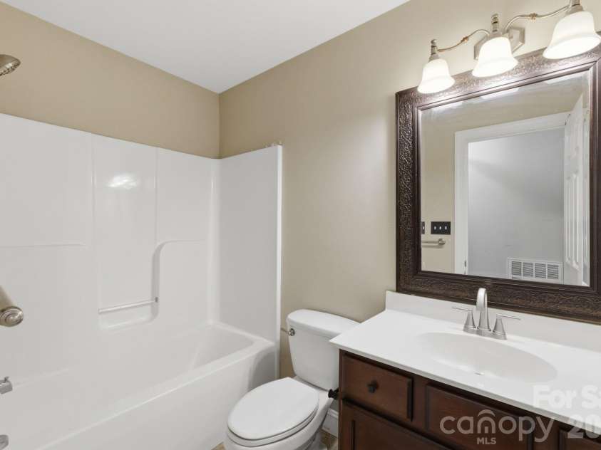 190 Meadow Glen Drive, Troutman, NC 28166.  MLS# CAR4385306, YatesRealty ID 33329. 