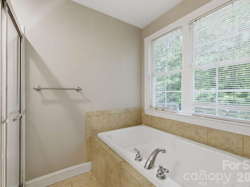 190 Meadow Glen Drive, Troutman, NC 28166.  MLS# CAR4385306, YatesRealty ID 33329. 