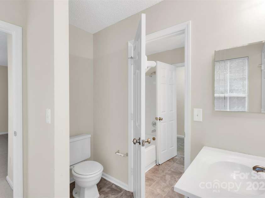 6648 Pinta Court, Charlotte, NC 28227.  MLS# CAR4293720, YatesRealty ID 33329. Full Bathroom Upstairs