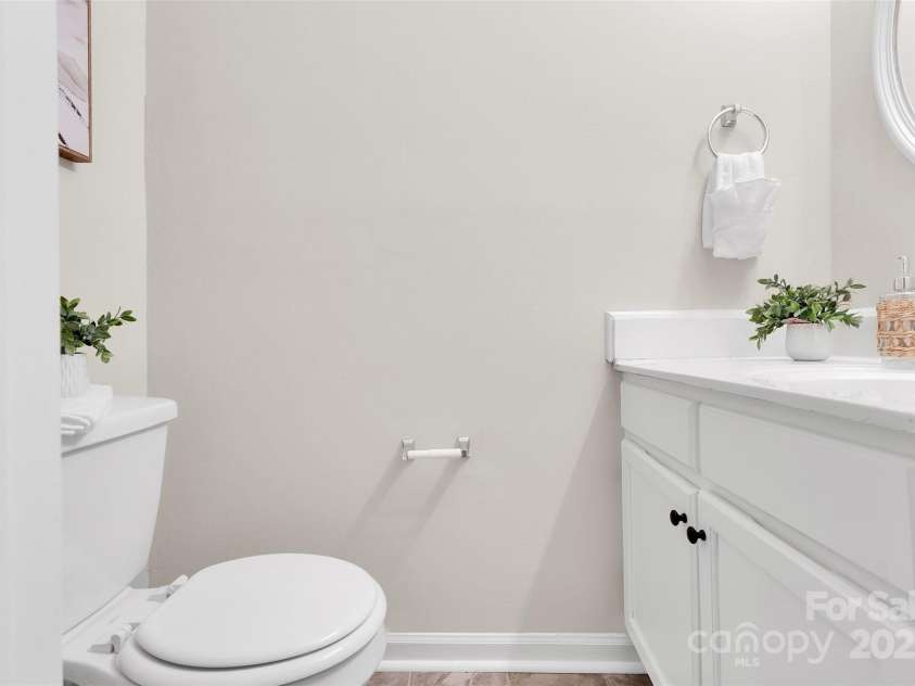 6648 Pinta Court, Charlotte, NC 28227.  MLS# CAR4293720, YatesRealty ID 33329. Half Bathroom - Main Floor