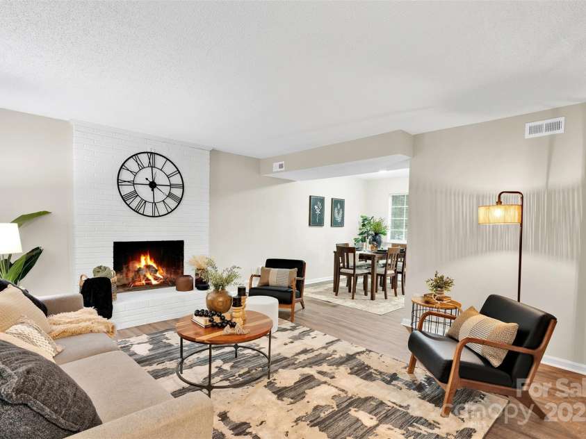 6648 Pinta Court, Charlotte, NC 28227.  MLS# CAR4293720, YatesRealty ID 33329. Living Room
