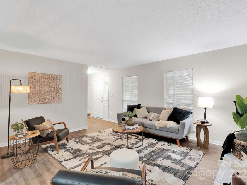 6648 Pinta Court, Charlotte, NC 28227.  MLS# CAR4293720, YatesRealty ID 33329. Living Room