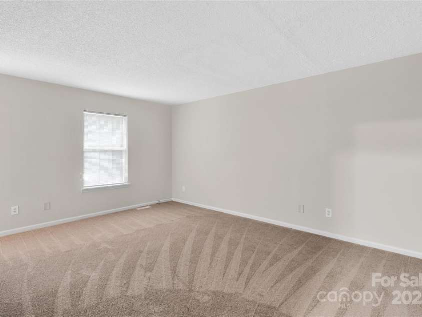 6648 Pinta Court, Charlotte, NC 28227.  MLS# CAR4293720, YatesRealty ID 33329. Primary Bedroom