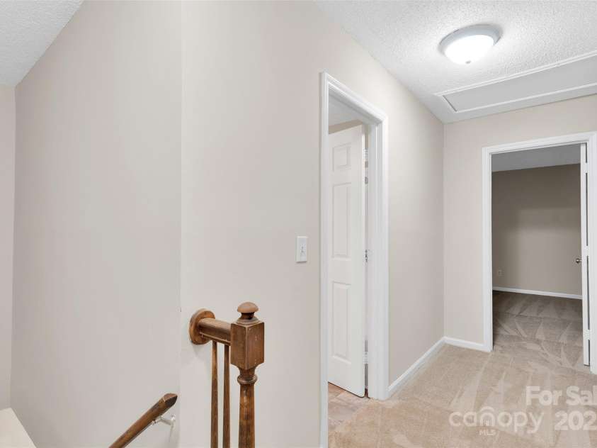 6648 Pinta Court, Charlotte, NC 28227.  MLS# CAR4293720, YatesRealty ID 33329. Upstairs Hall