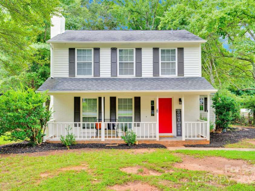 6648 Pinta Court, Charlotte, NC 28227.  MLS# CAR4293720, YatesRealty ID 33329. Welcome Home!