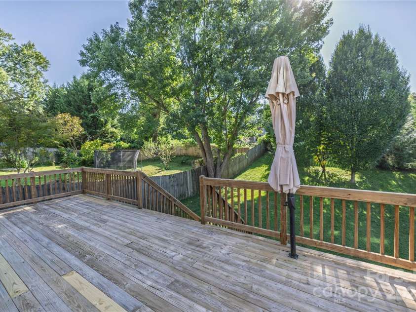 38 Austin Avenue, Asheville, NC 28801.  MLS# CAR4293035, YatesRealty ID 33331. Built in sunshade for your patio table