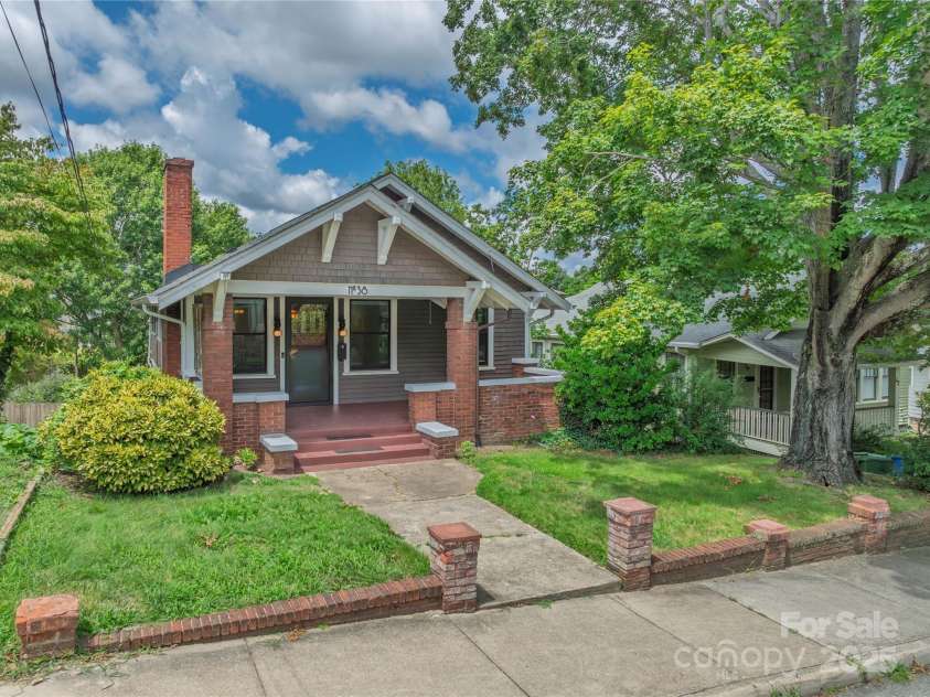 38 Austin Avenue, Asheville, NC 28801.  MLS# CAR4293035, YatesRealty ID 33331. Craftsman bungalow on a picturesque street