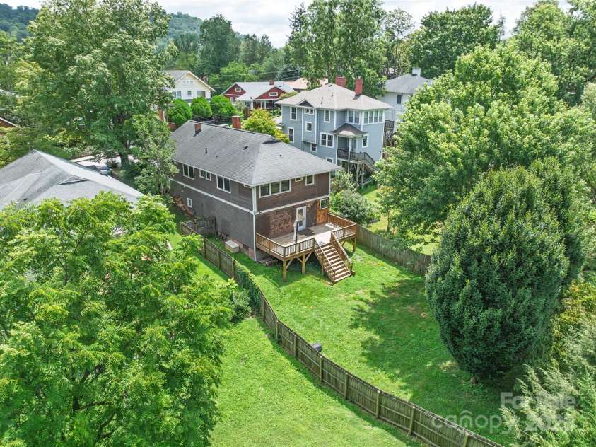 38 Austin Avenue, Asheville, NC 28801.  MLS# CAR4293035, YatesRealty ID 33331. Large rear yard and privacy fence