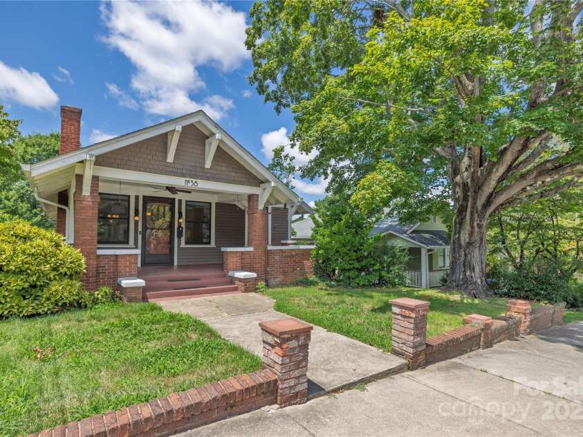 38 Austin Avenue, Asheville, NC 28801.  MLS# CAR4293035, YatesRealty ID 33331. Options for a private drive on right side of home