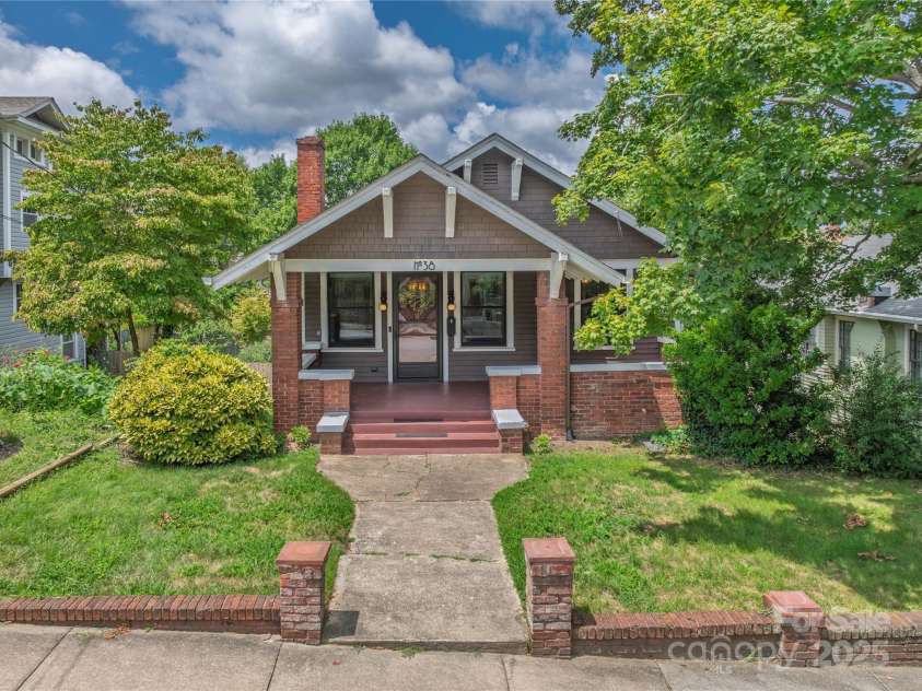 38 Austin Avenue, Asheville, NC 28801.  MLS# CAR4293035, YatesRealty ID 33331. Welcome to 38 Austin Ave