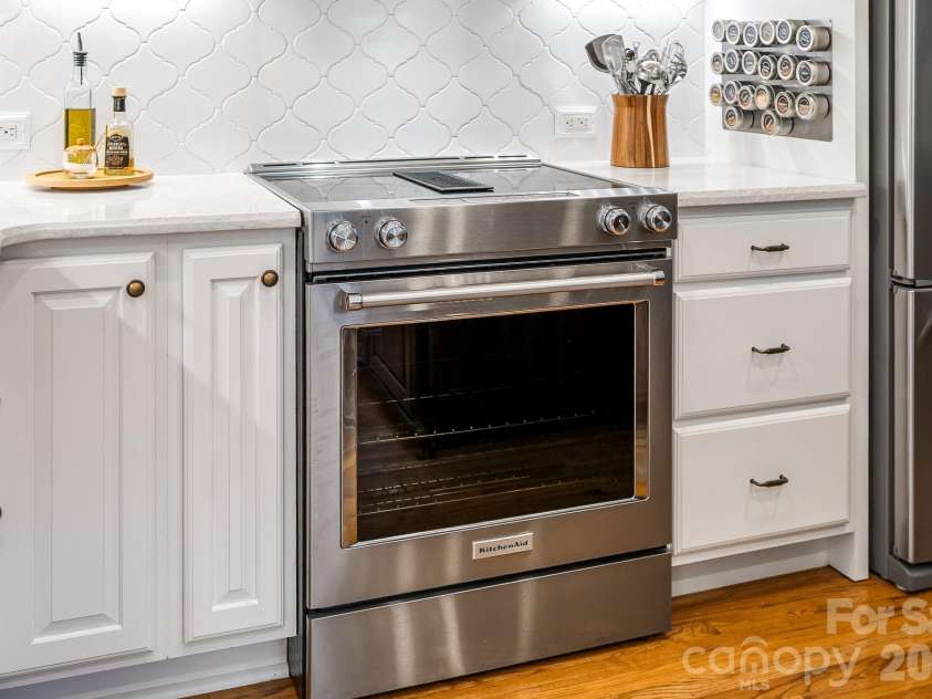 1209 High Brook Drive, Waxhaw, NC 28173.  MLS# CAR4388462, YatesRealty ID 33332. 