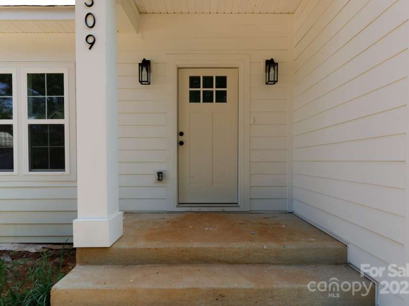 309 Riley Court, Gastonia, NC 28052.  MLS# CAR4294374, YatesRealty ID 33332. 