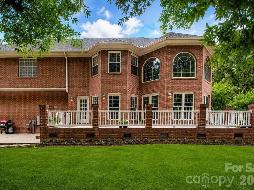 1015 Estate Lane, Matthews, NC 28104.  MLS# CAR4388127, YatesRealty ID 33333. 