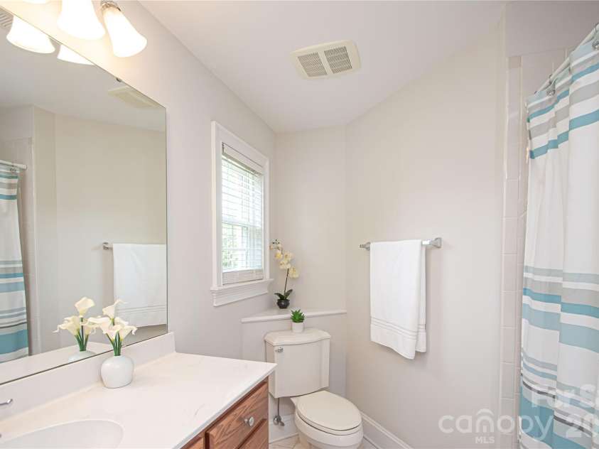 1015 Estate Lane, Matthews, NC 28104.  MLS# CAR4388127, YatesRealty ID 33333. Bathroom in bedroom #4
