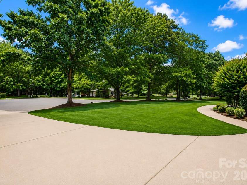 1015 Estate Lane, Matthews, NC 28104.  MLS# CAR4388127, YatesRealty ID 33333. House is located on a cul-de-sac.