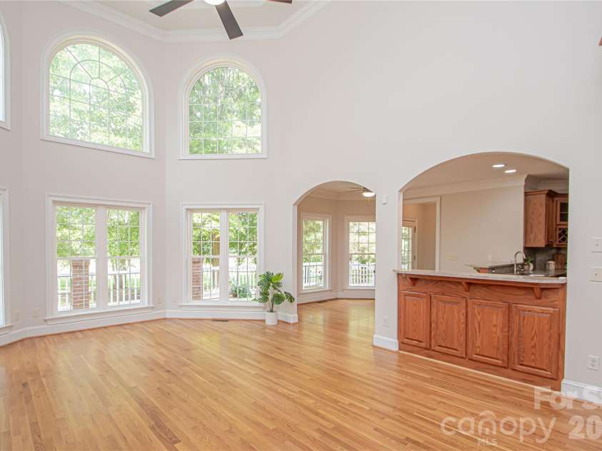 1015 Estate Lane, Matthews, NC 28104.  MLS# CAR4388127, YatesRealty ID 33333. Spacious great room with 2 story ceilings and ceiling fan.