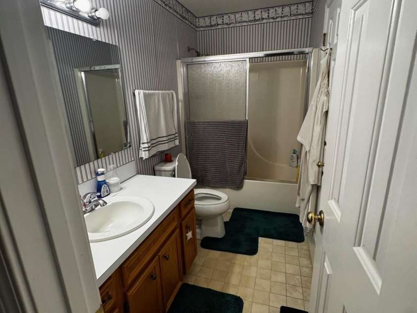 2617 White Oak Ct Extension, Claremont, NC 28610.  MLS# CAR4293632, YatesRealty ID 33333. Bath Up