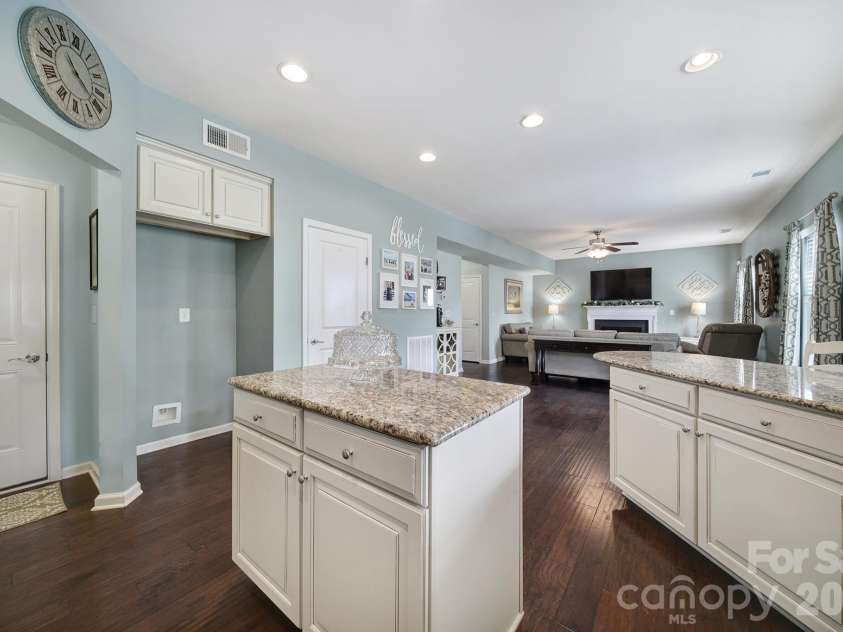 3622 Catherine Creek Place, Davidson, NC 28036.  MLS# CAR4389546, YatesRealty ID 33334. 