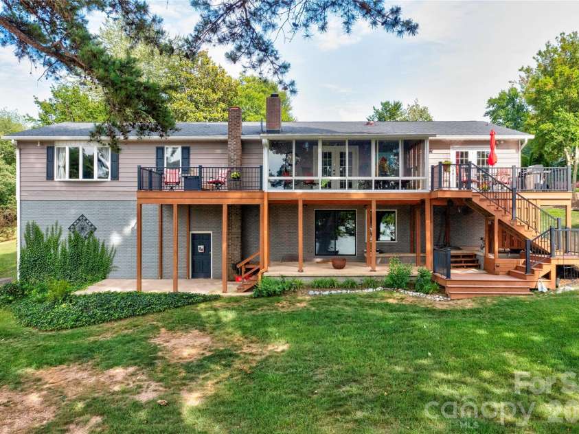 104 Doral Court, Kings Mountain, NC 28086.  MLS# CAR4384221, YatesRealty ID 33336. 