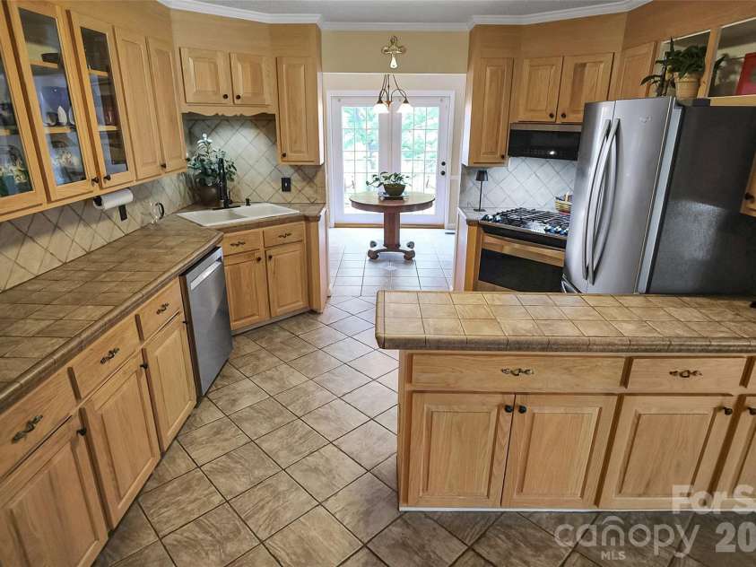 104 Doral Court, Kings Mountain, NC 28086.  MLS# CAR4384221, YatesRealty ID 33336. 