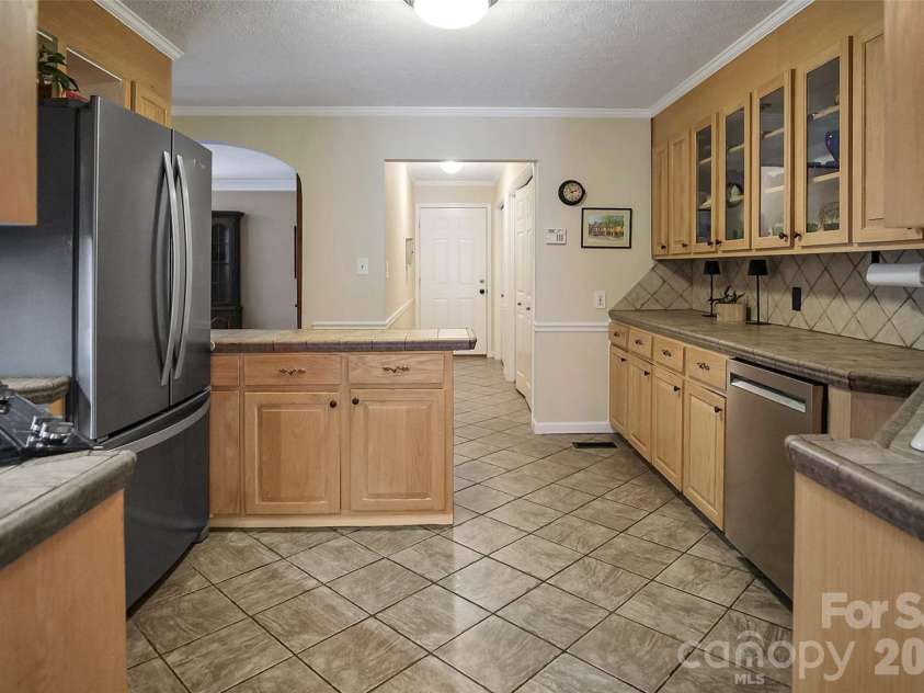 104 Doral Court, Kings Mountain, NC 28086.  MLS# CAR4384221, YatesRealty ID 33336. 