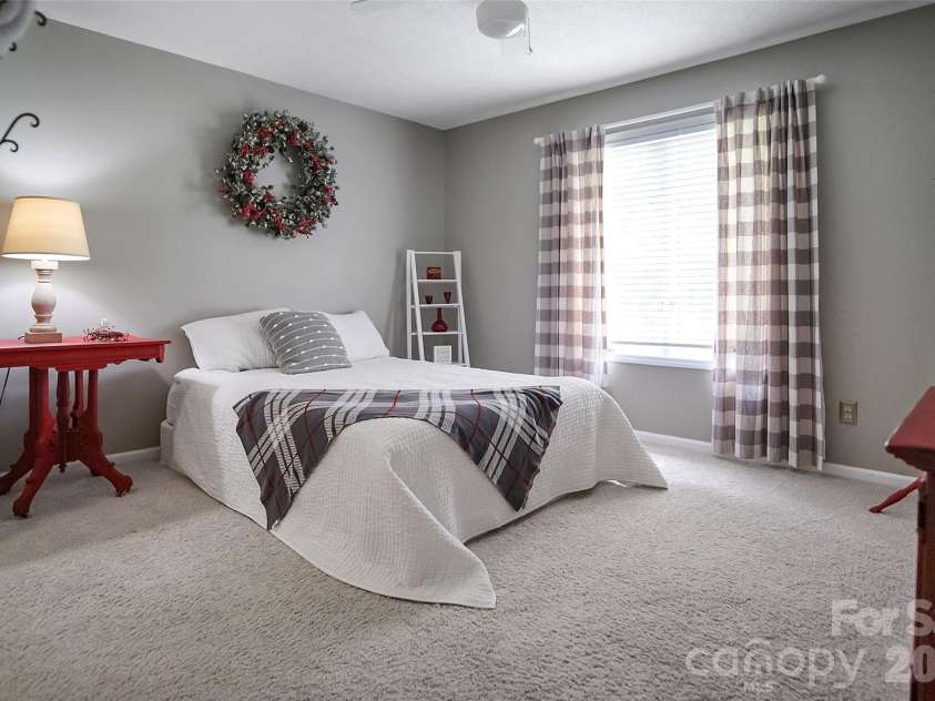 104 Doral Court, Kings Mountain, NC 28086.  MLS# CAR4384221, YatesRealty ID 33336. 