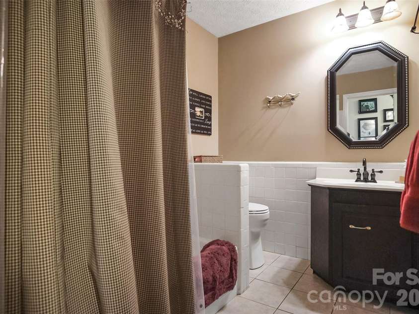 104 Doral Court, Kings Mountain, NC 28086.  MLS# CAR4384221, YatesRealty ID 33336. 