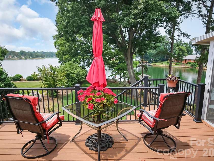 104 Doral Court, Kings Mountain, NC 28086.  MLS# CAR4384221, YatesRealty ID 33336. 