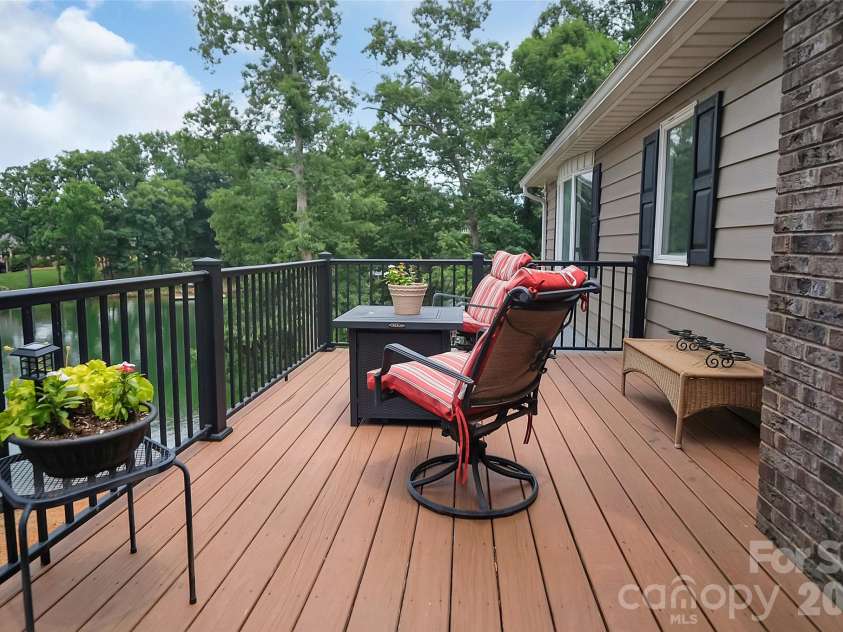 104 Doral Court, Kings Mountain, NC 28086.  MLS# CAR4384221, YatesRealty ID 33336. 
