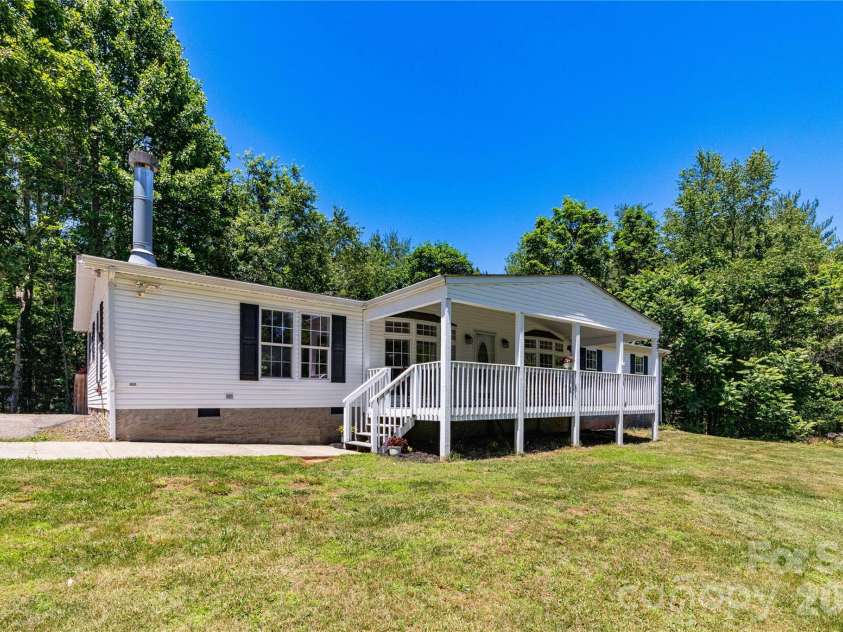 25 Sienna Drive, Asheville, NC 28806.  MLS# CAR4388158, YatesRealty ID 33338. 