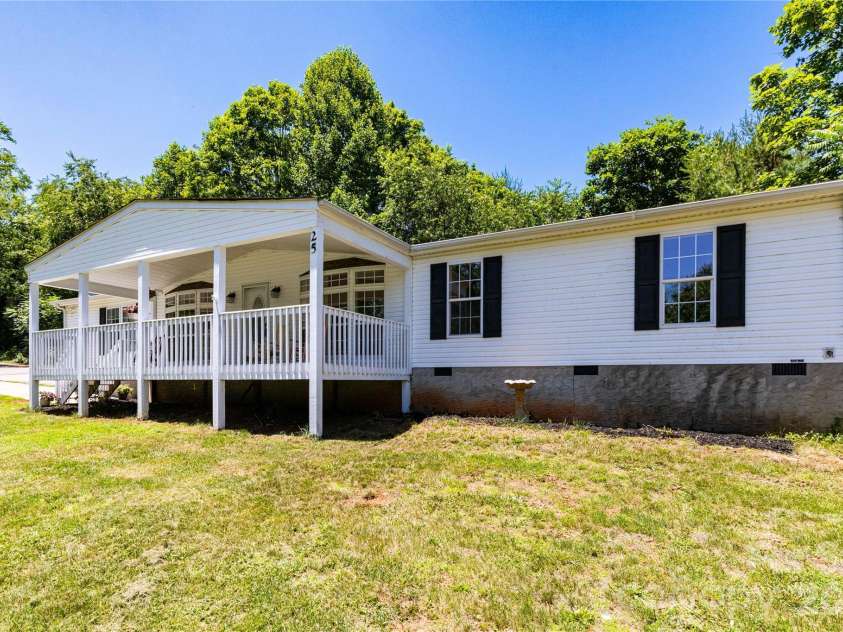 25 Sienna Drive, Asheville, NC 28806.  MLS# CAR4388158, YatesRealty ID 33338. 