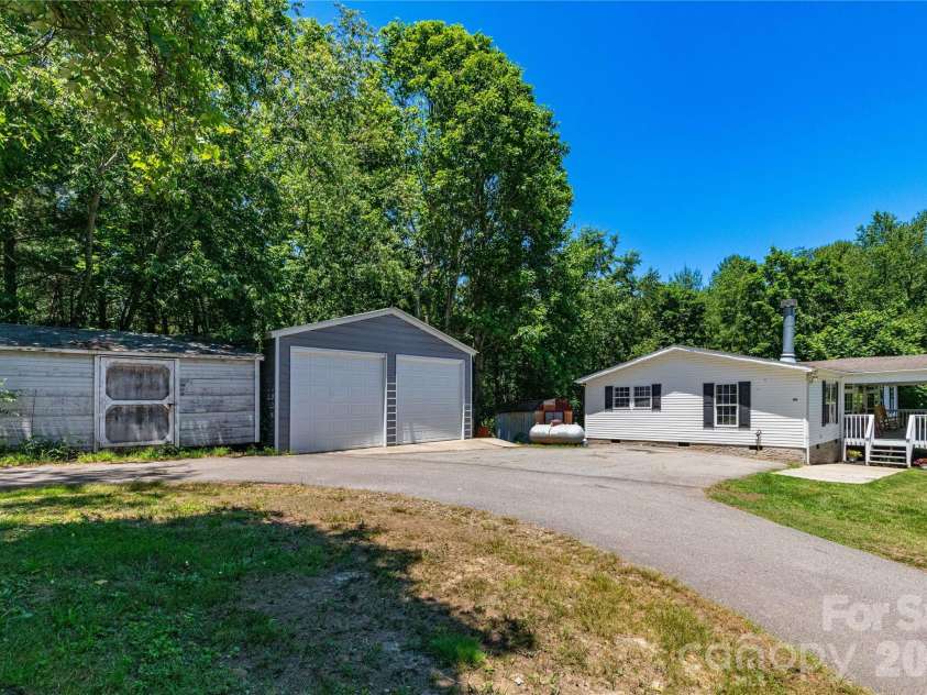 25 Sienna Drive, Asheville, NC 28806.  MLS# CAR4388158, YatesRealty ID 33338. 