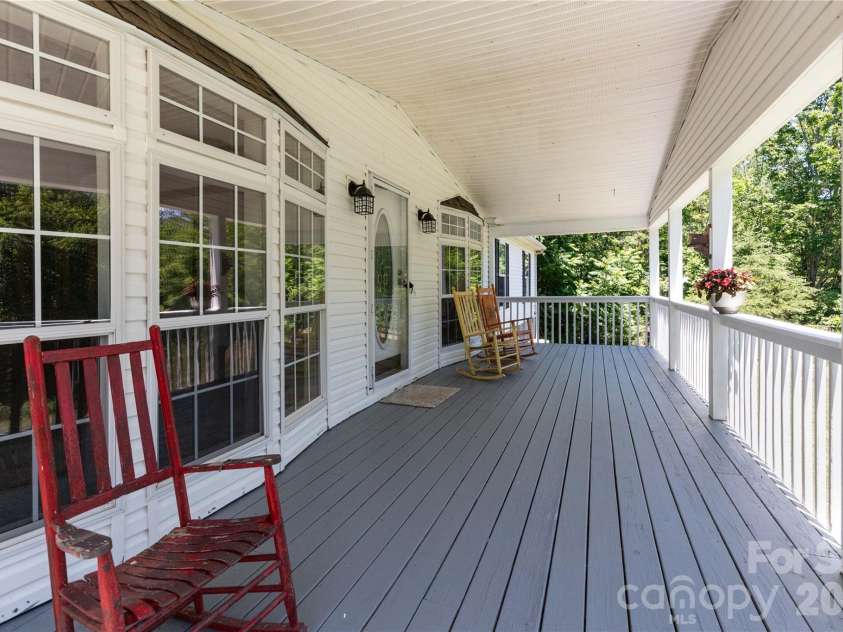 25 Sienna Drive, Asheville, NC 28806.  MLS# CAR4388158, YatesRealty ID 33338. 