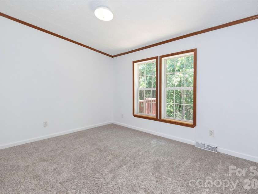 25 Sienna Drive, Asheville, NC 28806.  MLS# CAR4388158, YatesRealty ID 33338. 